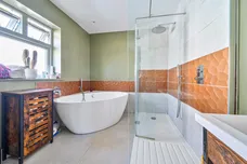Meadow Walk, Harpenden, AL5 photo 23