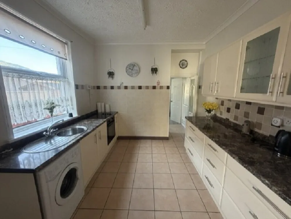 Property carousel item 4