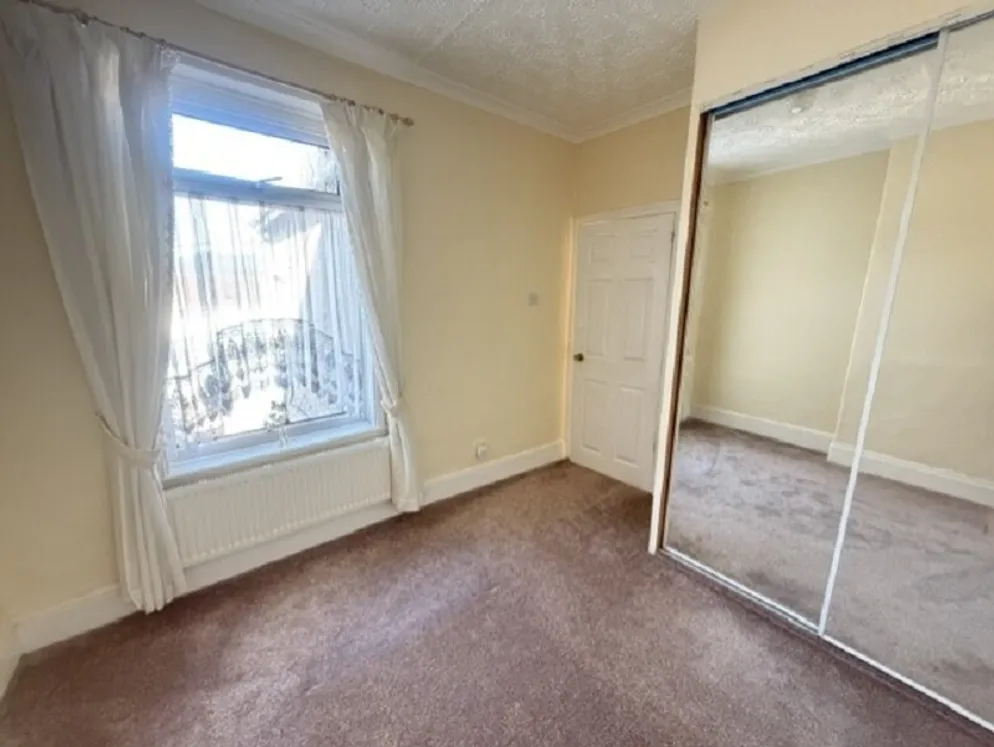 Property carousel item 9