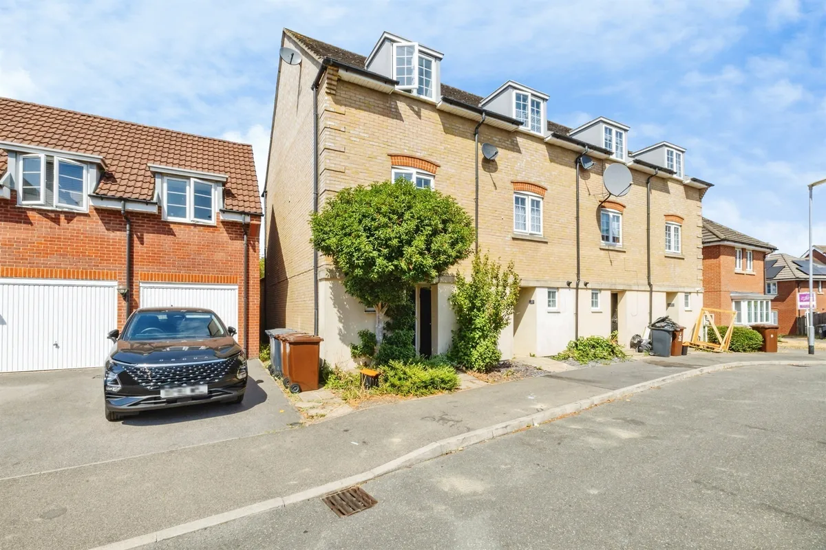 Gabriel Crescent, Lincoln