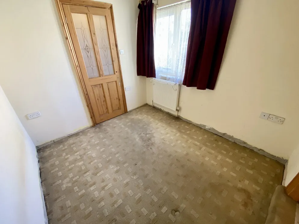 Property carousel item 11