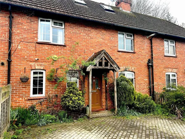 St Clair Close, Oxted, RH8 photo 1