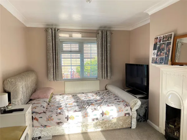 St Clair Close, Oxted, RH8 photo 8