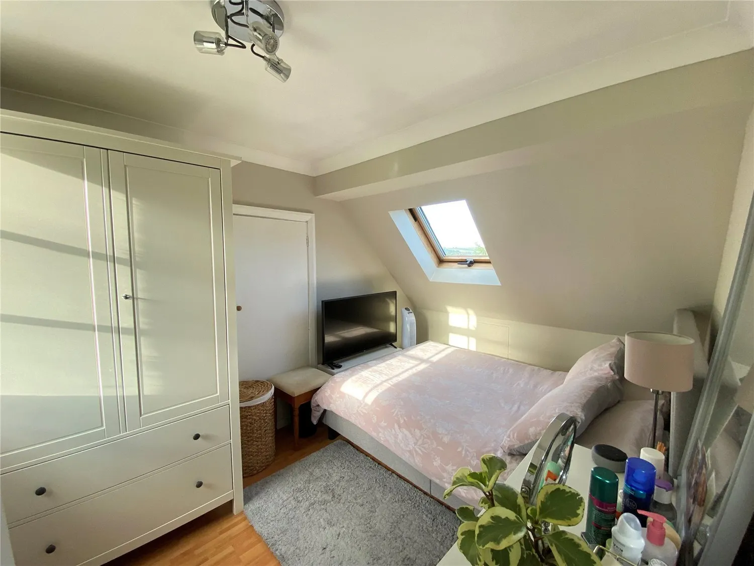 St Clair Close, Oxted, RH8 photo 11