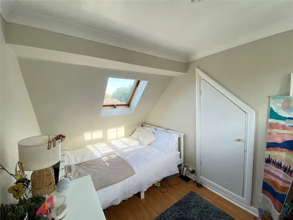 St Clair Close, Oxted, RH8 photo 12