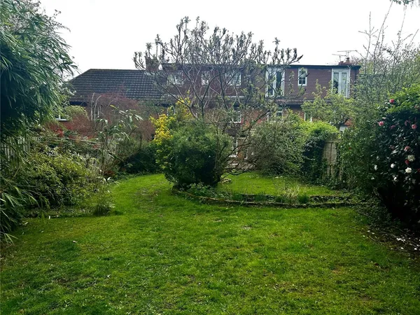 St Clair Close, Oxted, RH8 photo 13