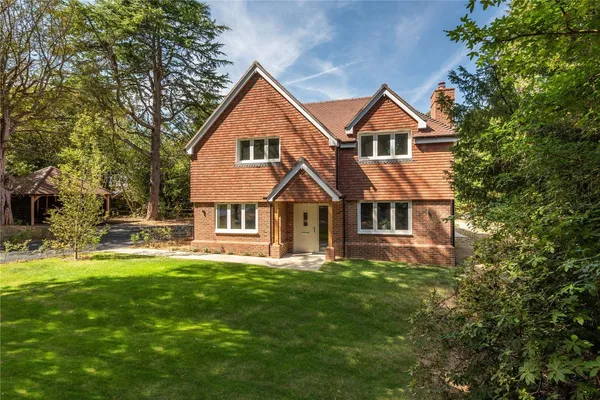Bechwood Close, Tadworth, KT20 photo 1