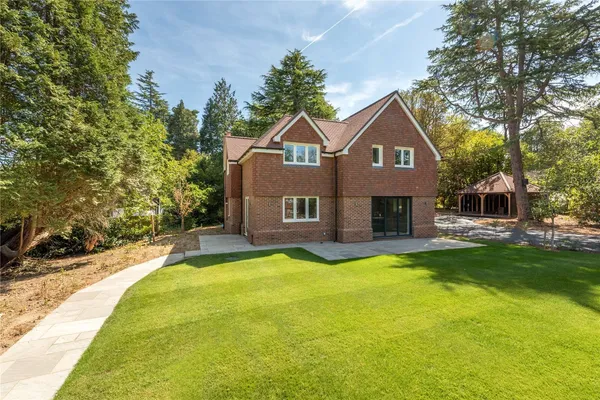 Bechwood Close, Tadworth, KT20 photo 5