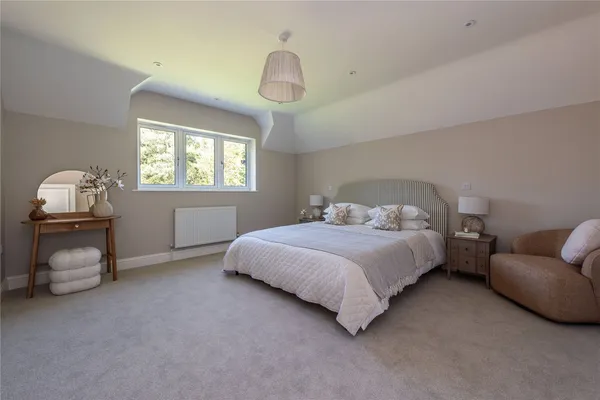 Bechwood Close, Tadworth, KT20 photo 11