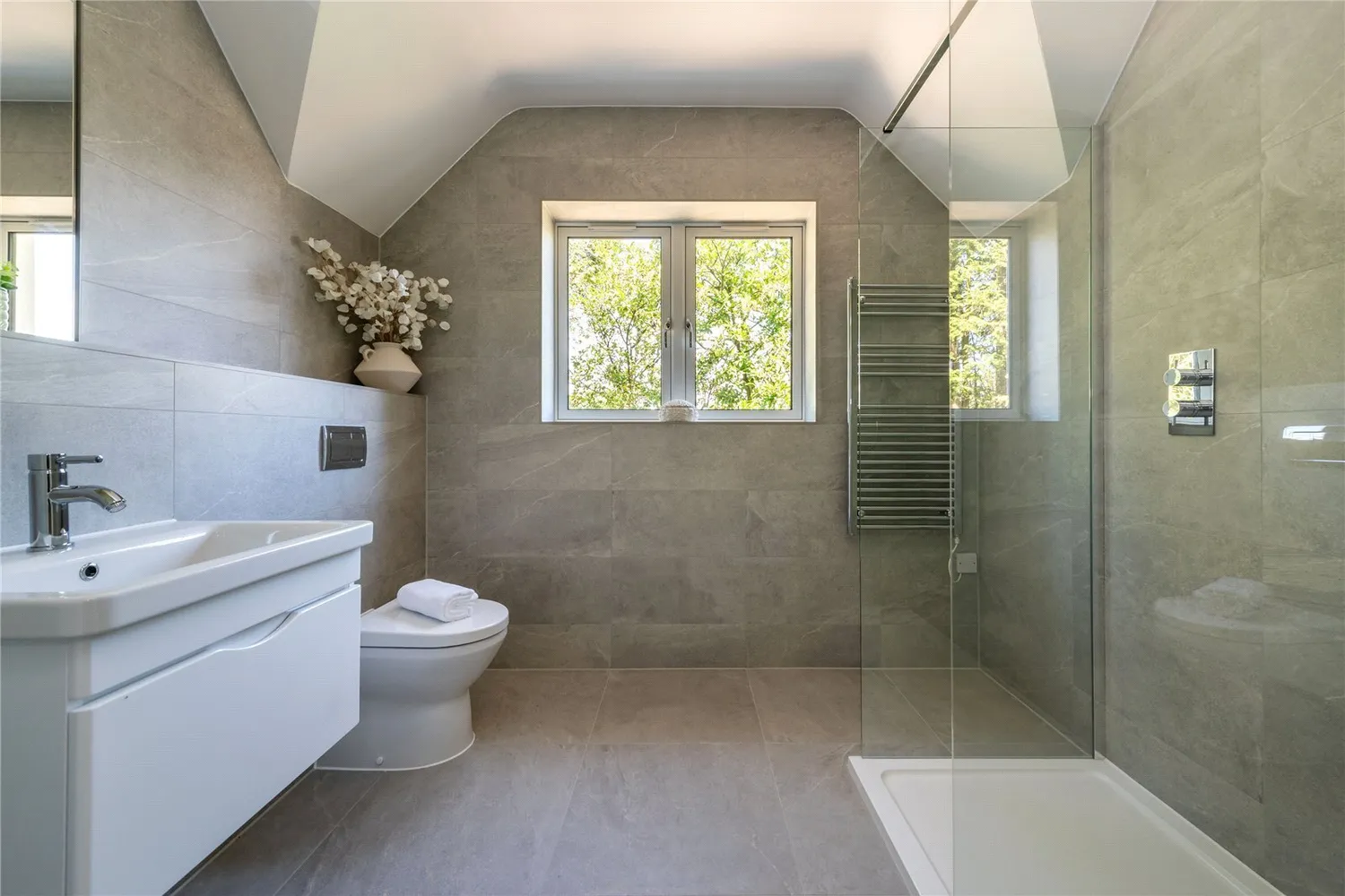 Bechwood Close, Tadworth, KT20 photo 12