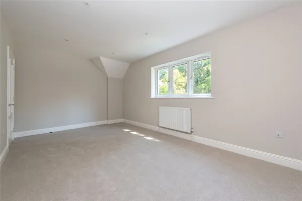 Bechwood Close, Tadworth, KT20 photo 13