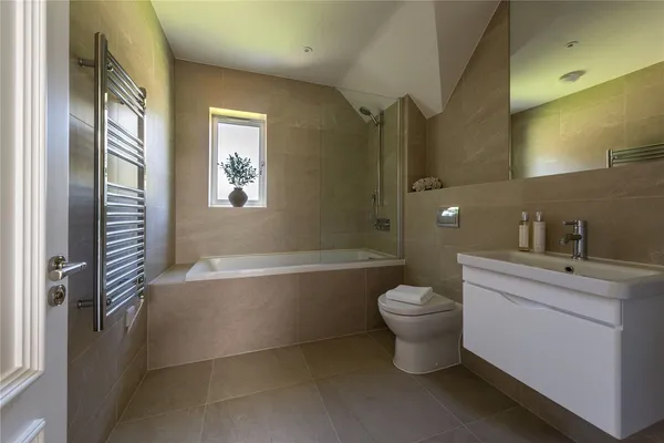 Bechwood Close, Tadworth, KT20 photo 15