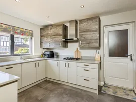 Melksham Close, Lower Earley, Reading thumb 2