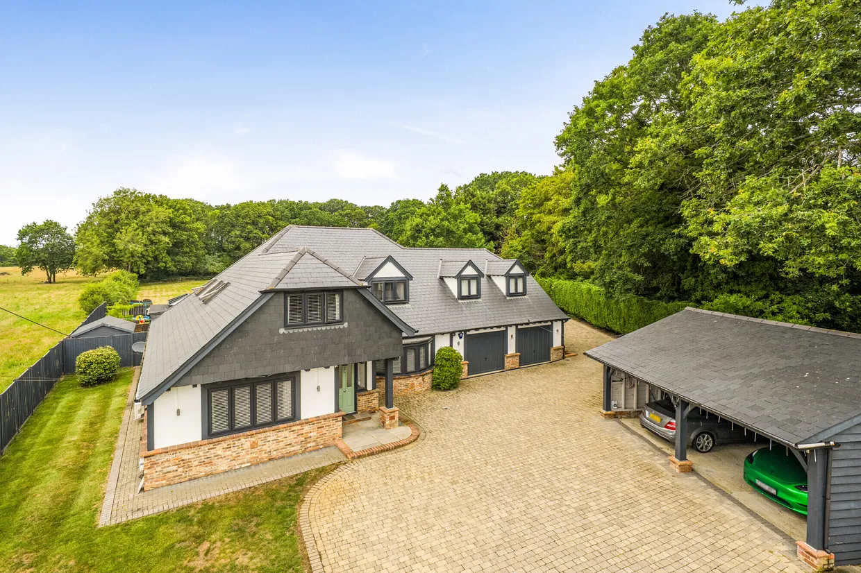 Maidstone Road, Hadlow, TN11 photo 1