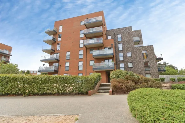 Larner Road, Erith, DA8