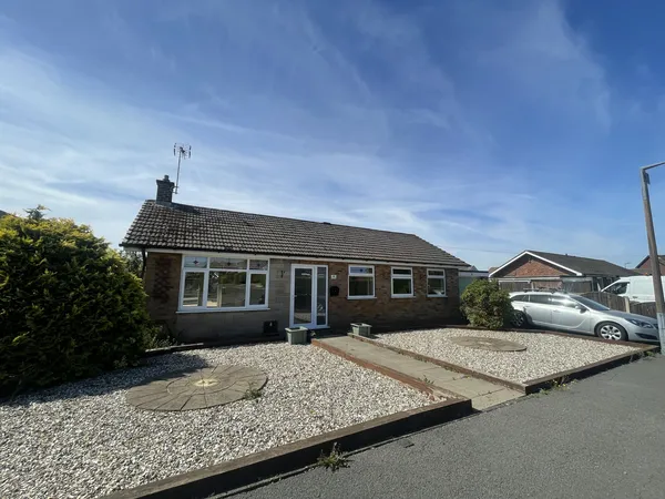 Queens Drive, Brinsley