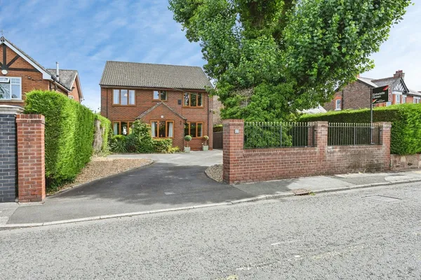 Cinnamon Lane, Fearnhead, Warrington,...