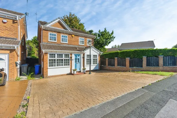 Willow Wood Close, ASHTON-UNDER-LYNE,...