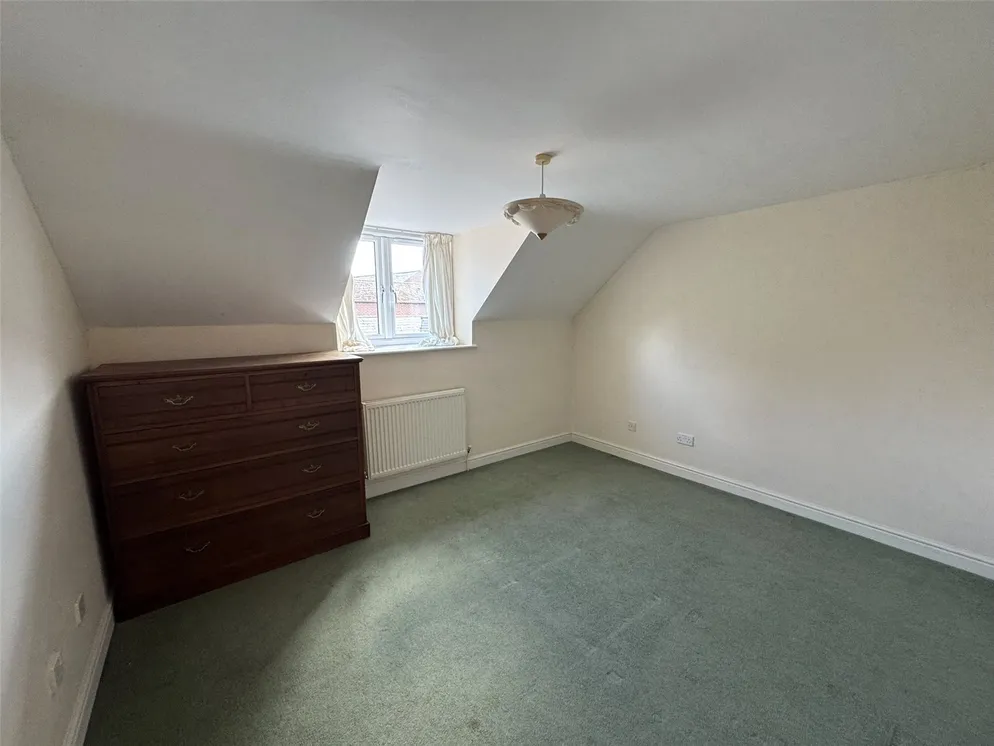 Property carousel item 6