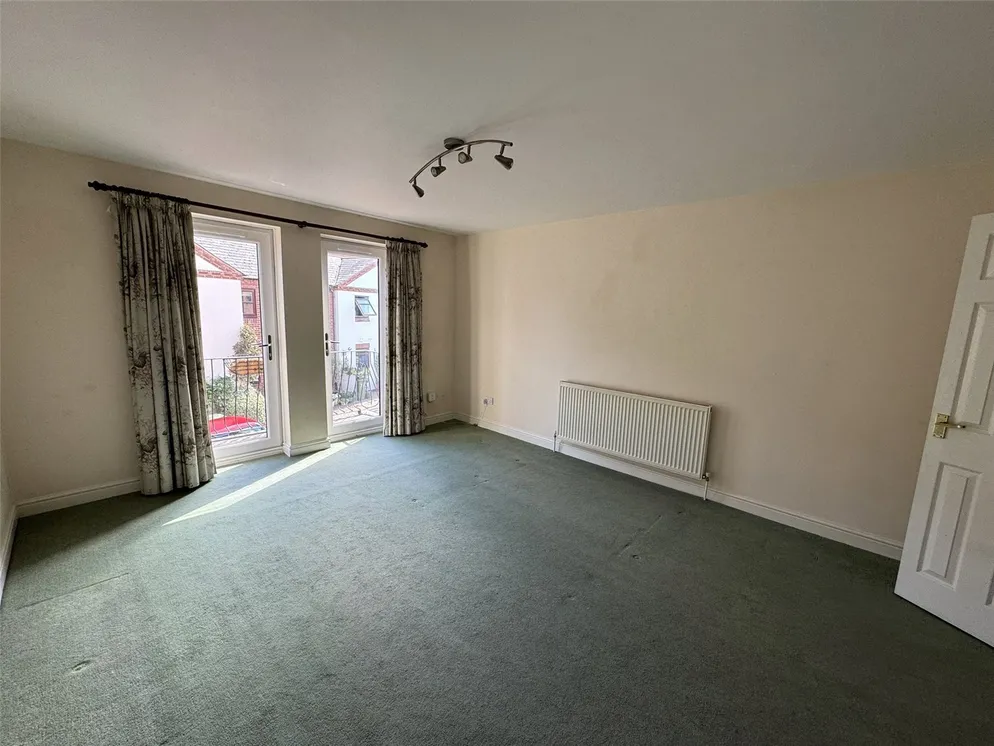 Property carousel item 9