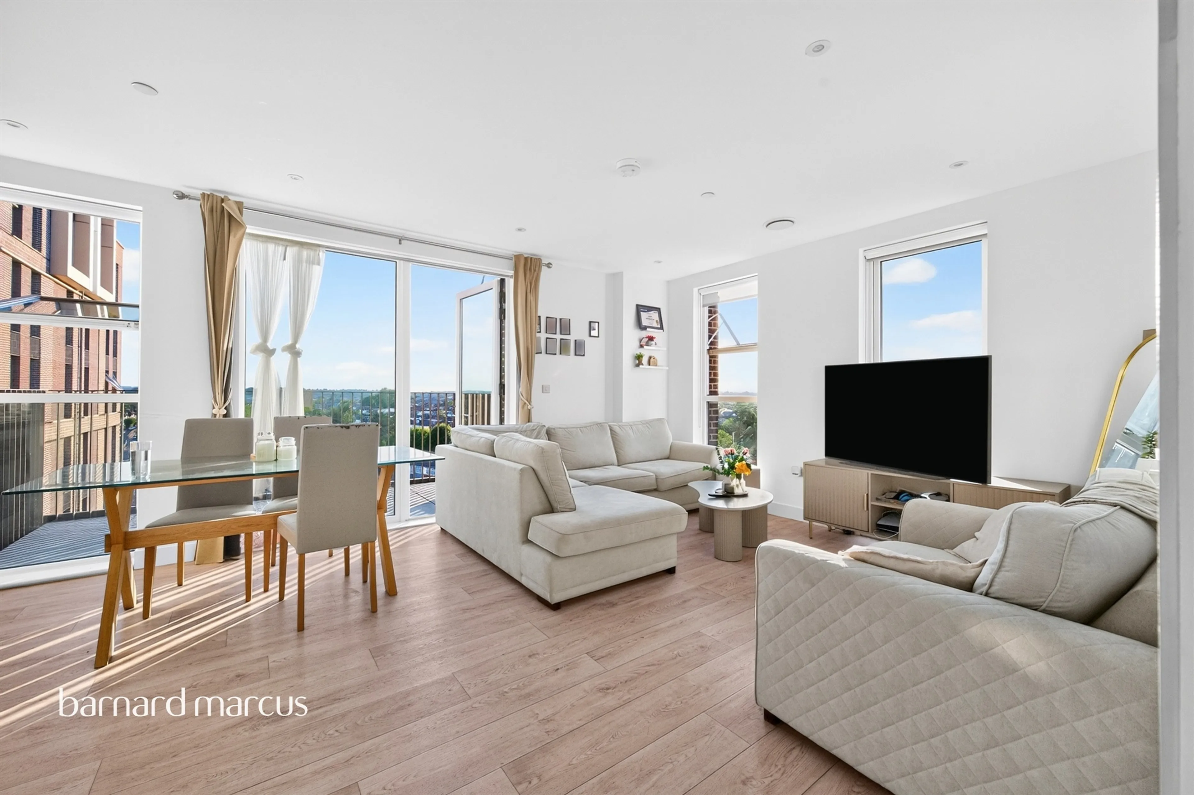 Property at Lansdowne Way, Surbiton