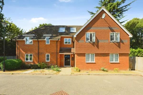 Kingfisher Close, Leatherhead, Surrey...