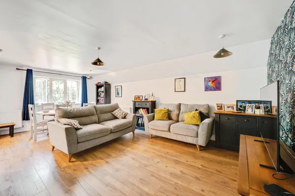 Kingfisher Close, Leatherhead, Surrey...