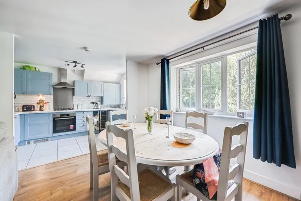Kingfisher Close, Leatherhead, Surrey...