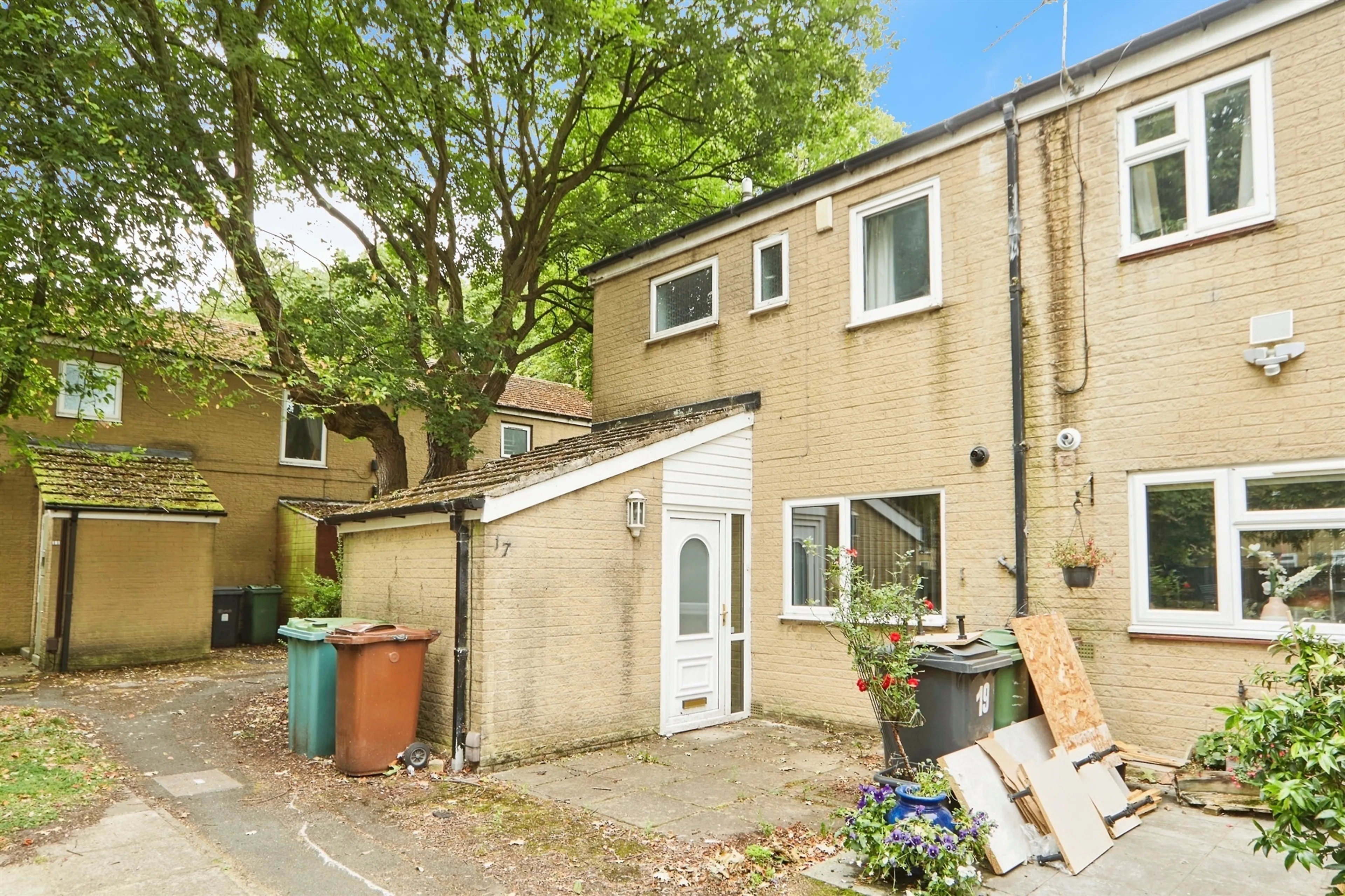 Property at Elmhurst Gardens, Leeds