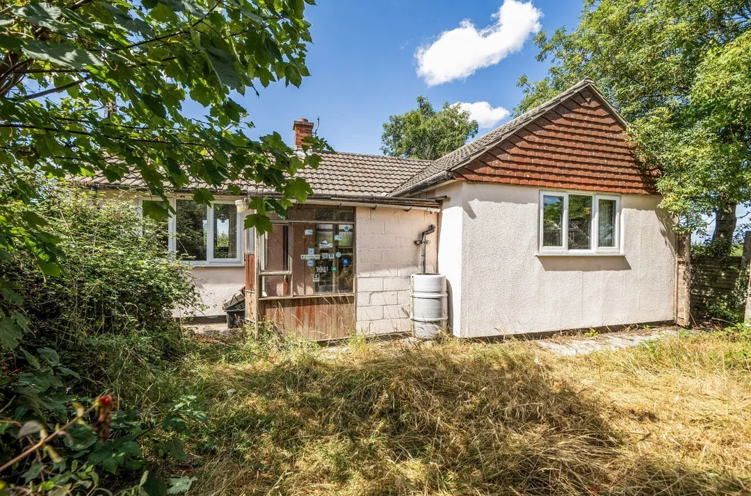 https://mr0.homeflow-assets.co.uk/files/photo/image/48081/5724/_x_/58788080.jpg