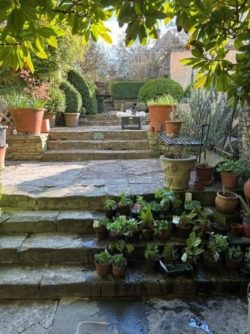 https://mr0.homeflow-assets.co.uk/files/photo/image/48081/6613/_x_/Oik0d9gML0Ssj5V8KYWgnQ.jpg