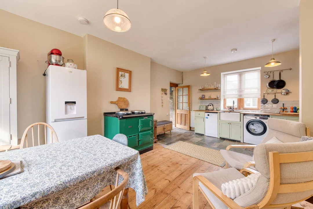 https://mr0.homeflow-assets.co.uk/files/photo/image/48081/7325/_x_/DSC_4913_HDR-5.jpg