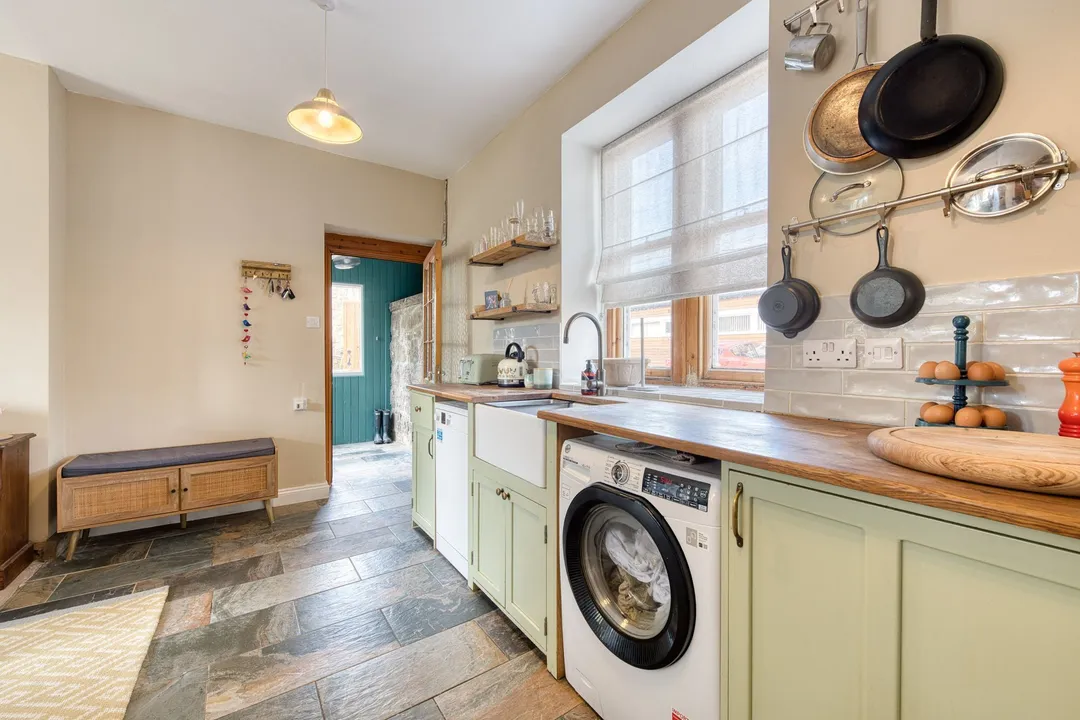 https://mr0.homeflow-assets.co.uk/files/photo/image/48081/7326/_x_/DSC_5165_HDR-30.jpg