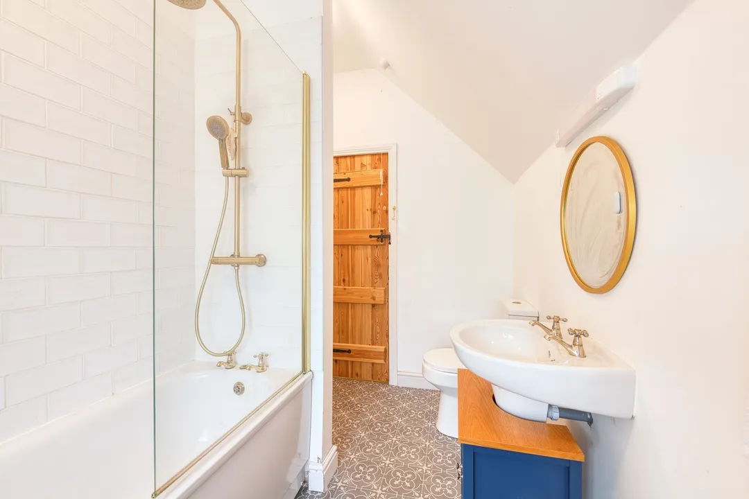 https://mr0.homeflow-assets.co.uk/files/photo/image/48081/7357/_x_/DSC_5018_HDR-16.jpg