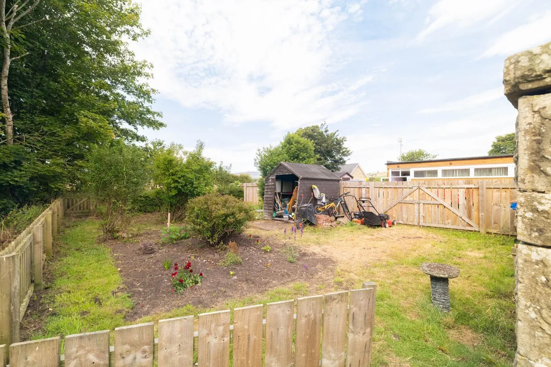 https://mr0.homeflow-assets.co.uk/files/photo/image/48081/7366/_x_/003A1046-41.jpg