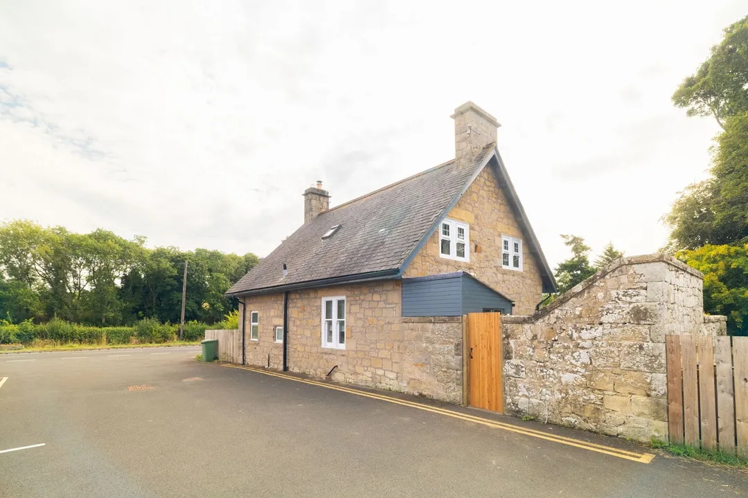 https://mr0.homeflow-assets.co.uk/files/photo/image/48081/7371/_x_/003A1050-44.jpg
