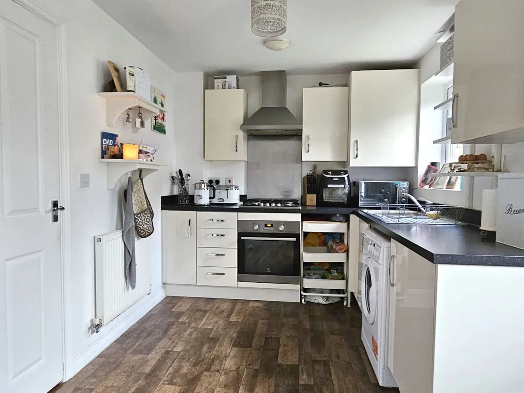 https://mr0.homeflow-assets.co.uk/files/photo/image/48082/0366/_x_/54042149.jpg