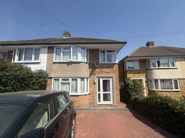 Northumberland Avenue, Rainham