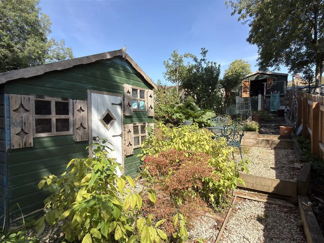 https://mr0.homeflow-assets.co.uk/files/photo/image/48082/5897/_x_/JrGf0qP6p0axt5OQC9A-2w.jpg