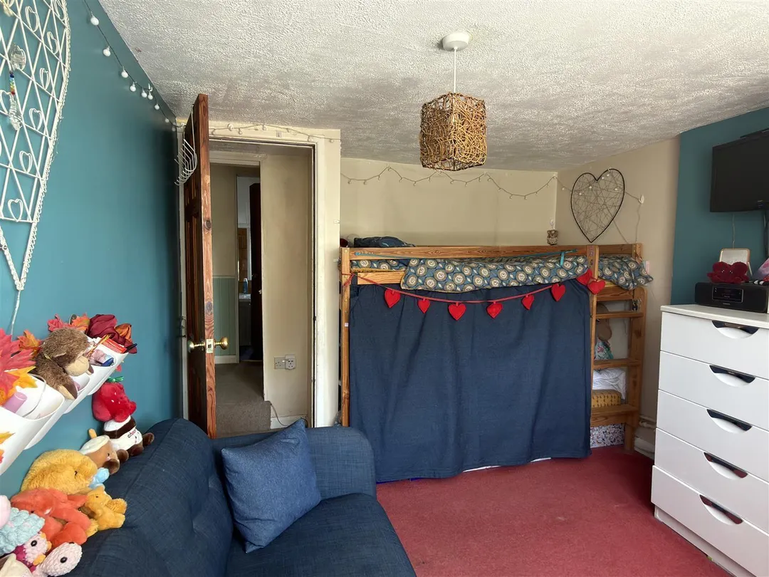 https://mr0.homeflow-assets.co.uk/files/photo/image/48082/5903/_x_/N4HFyC4nAESb6duW_bM08Q.jpg