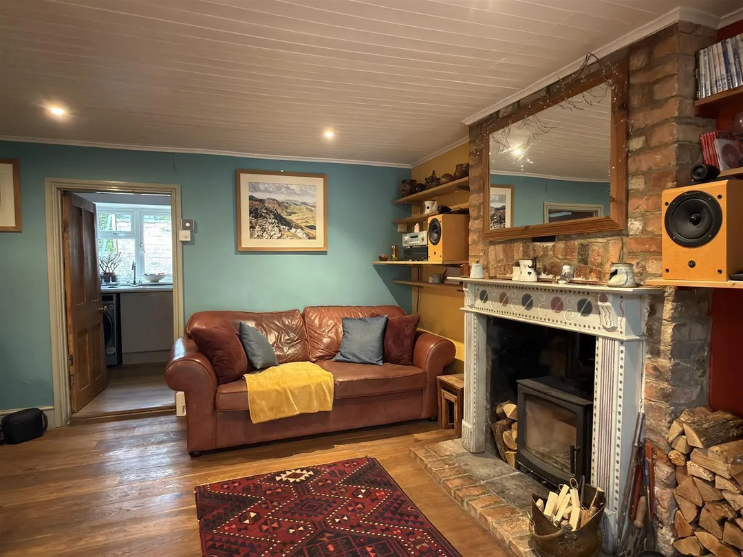 https://mr0.homeflow-assets.co.uk/files/photo/image/48082/5910/_x_/GET5Fr8RLU-abCj8XIxmKw.jpg
