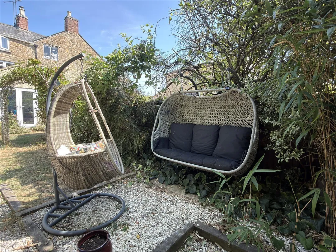 https://mr0.homeflow-assets.co.uk/files/photo/image/48082/5912/_x_/YxxU6wr7oEem78Apro3Zjw.jpg