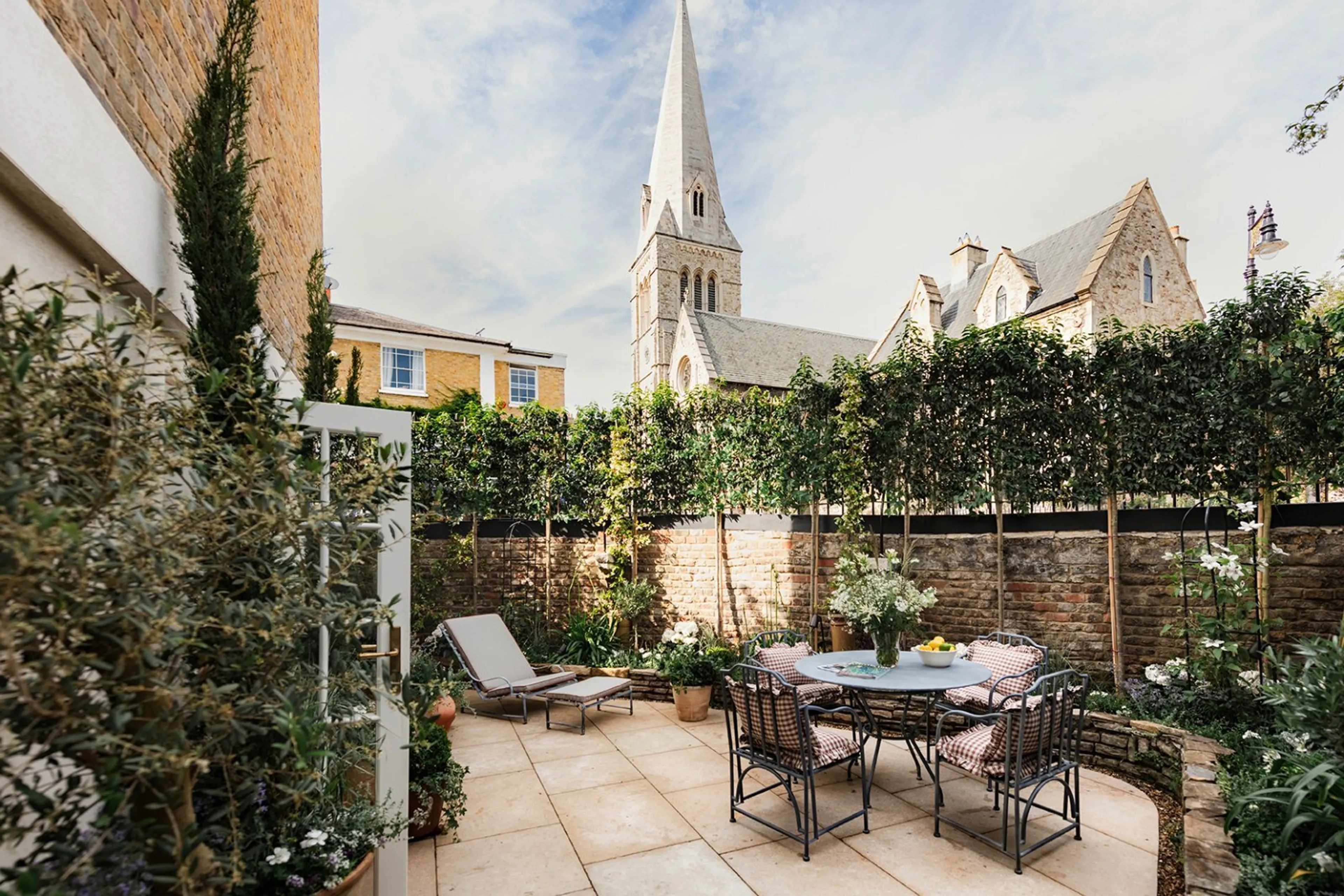 Property at Bloomfield Terrace, Belgravia, London, SW1W