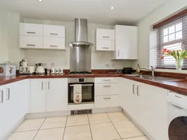 Shortwall Court, Pontefract thumb 2