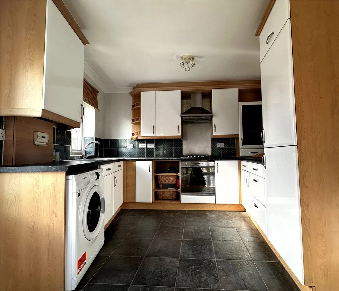 https://mr0.homeflow-assets.co.uk/files/photo/image/48085/1544/_x_/OCL240014_10.jpg