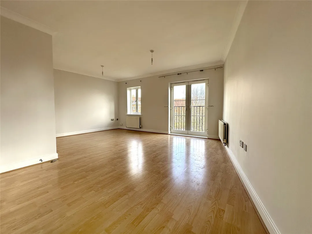 https://mr0.homeflow-assets.co.uk/files/photo/image/48085/1549/_x_/OCL240014_08.jpg