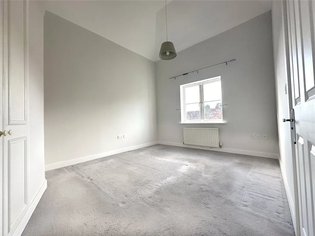 https://mr0.homeflow-assets.co.uk/files/photo/image/48085/1555/_x_/OCL240014_06.jpg
