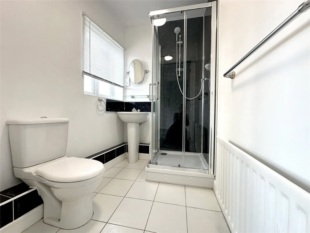 https://mr0.homeflow-assets.co.uk/files/photo/image/48085/1558/_x_/OCL240014_05.jpg