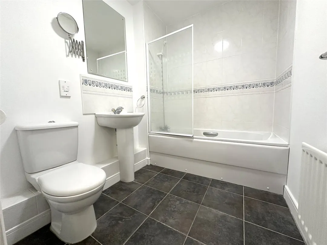 https://mr0.homeflow-assets.co.uk/files/photo/image/48085/1563/_x_/OCL240014_04.jpg