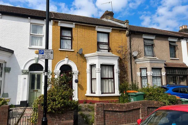 First Avenue, Manor Park E12